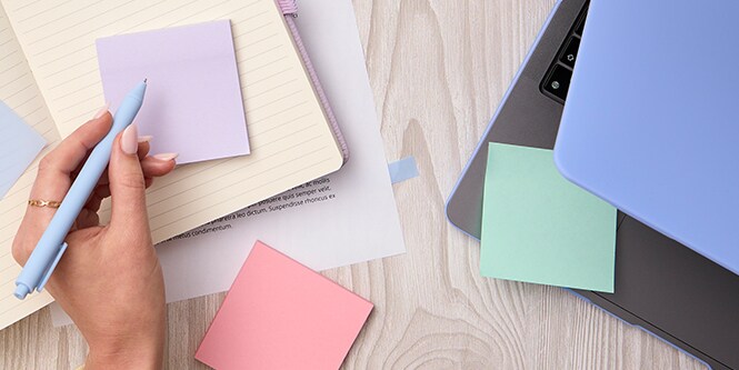 A desk with coloured Post-it&reg; Recycled Notes

